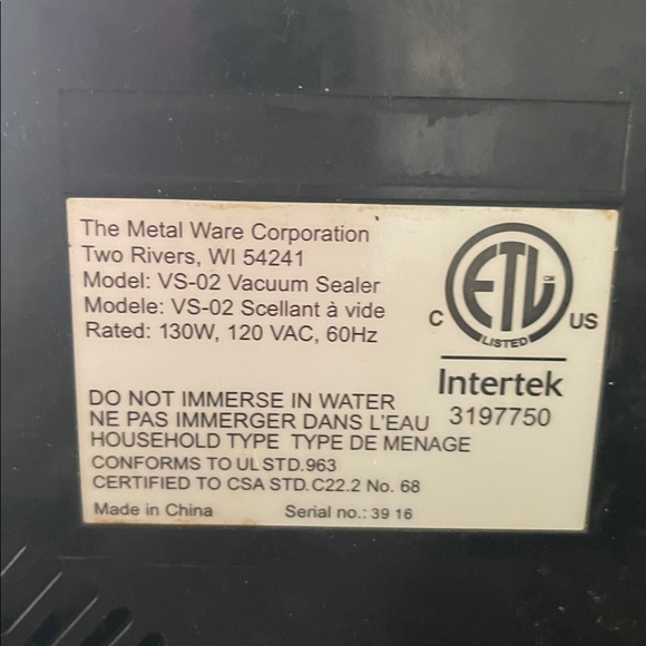 NESCO VS-02 Vacuum Sealer Machine /Food Starter Kit with Automatic Shut-Off - Picture 8 of 10